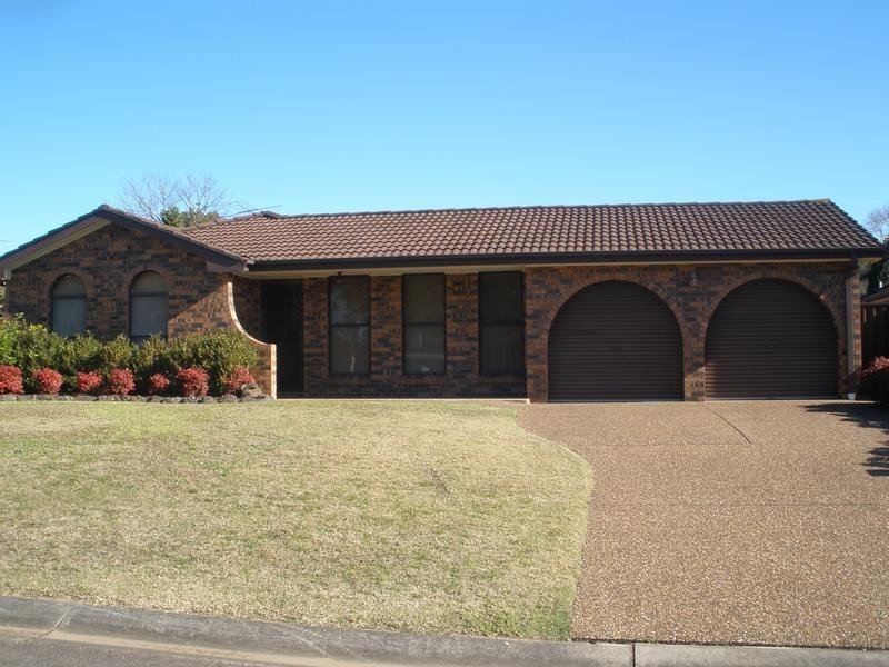 19 Windrush Cct, St Clair NSW 2759