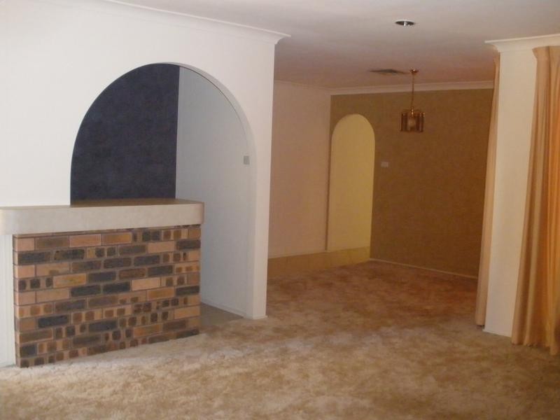 19 Windrush Cct, St Clair NSW 2759