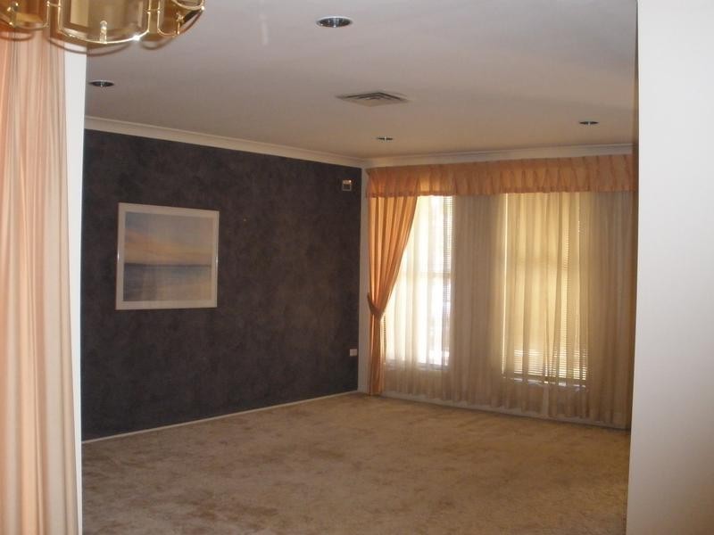 19 Windrush Cct, St Clair NSW 2759