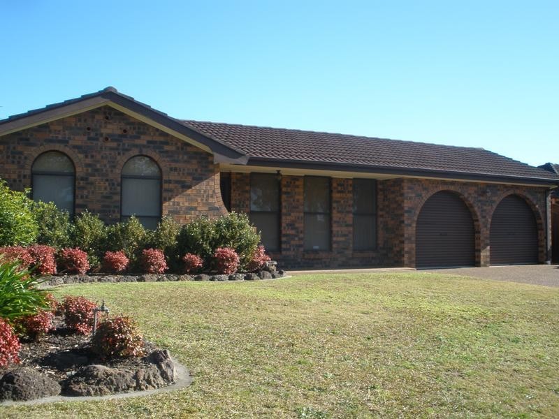 19 Windrush Cct, St Clair NSW 2759