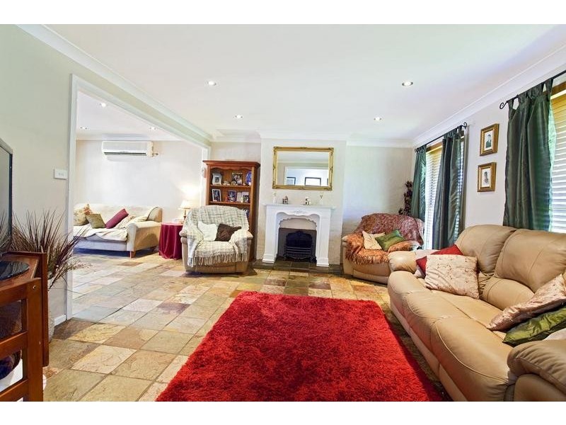 76 Menzies Circuit, St Clair NSW 2759