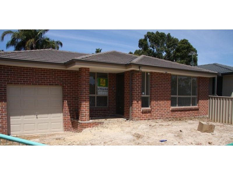 4 Edmund Blackett Close, St Clair NSW 2759