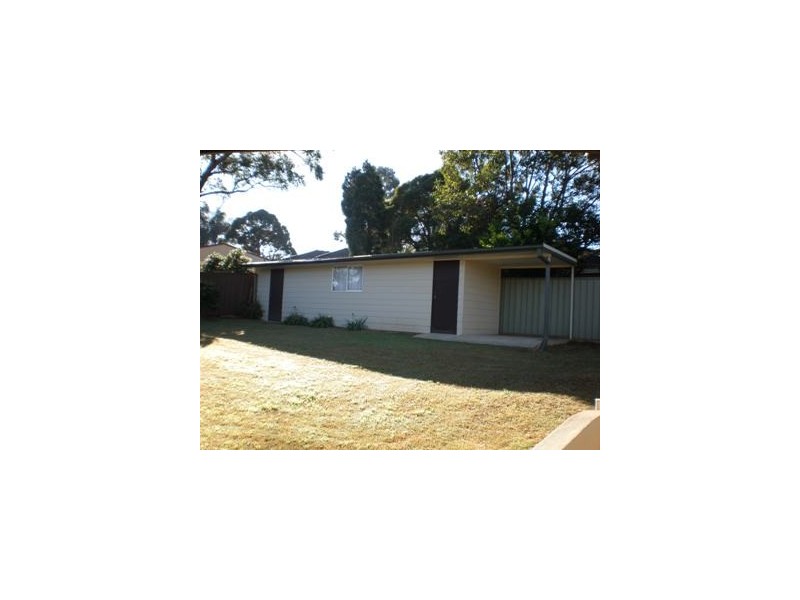 13 Canary Road, St Clair NSW 2759