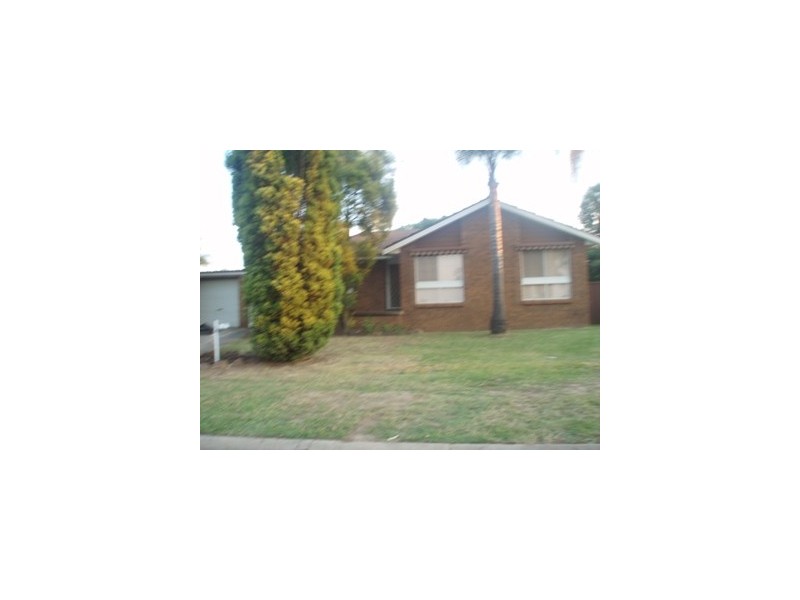 4 Bax Glenn, St Clair NSW 2759