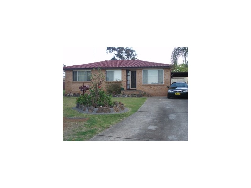 3 Utzon Place, St Clair NSW 2759