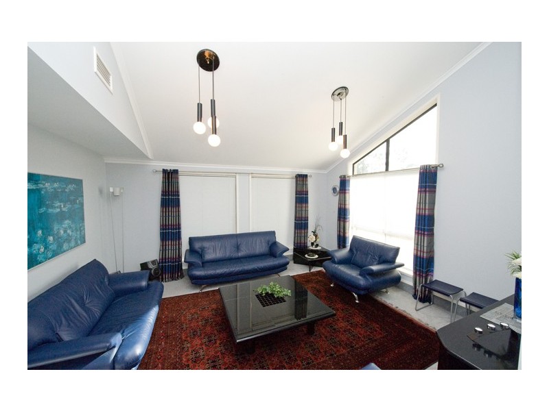 2 Swales Place, Colyton NSW 2760