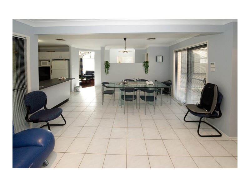 2 Swales Place, Colyton NSW 2760