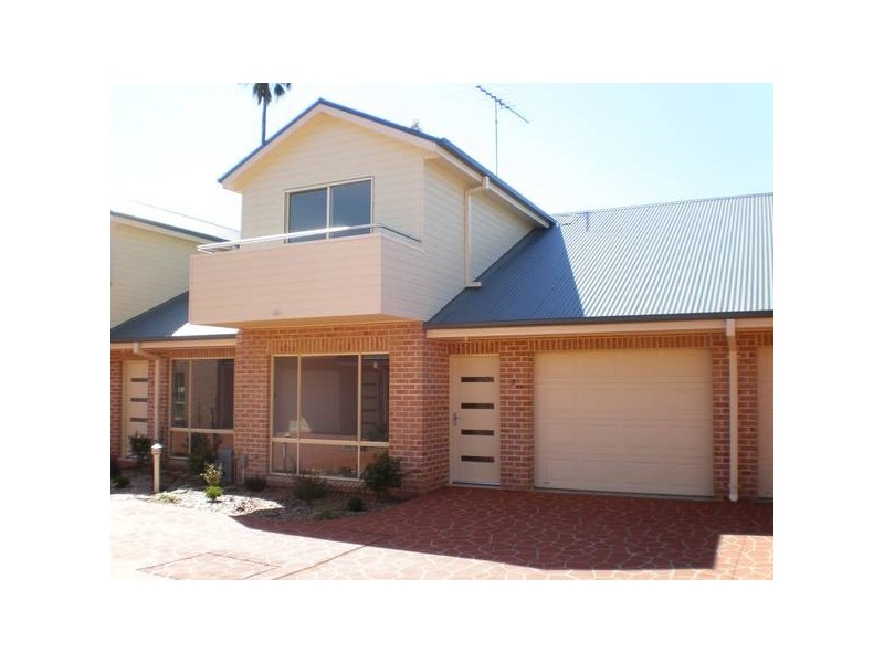 3/182 March Street, Richmond NSW 2753