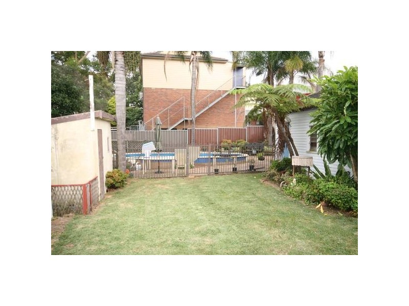 8 Eddie Ave, Panania NSW 2213