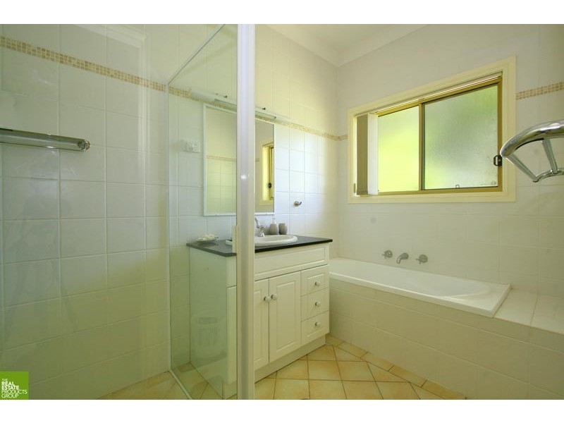 15 Hennessy Lane, Figtree NSW 2525