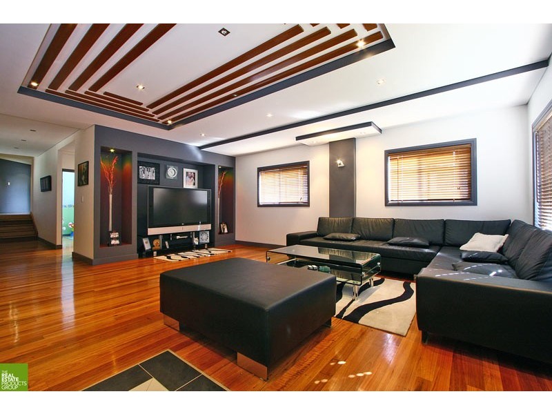 10 Mount Street, Mount Saint Thomas NSW 2500