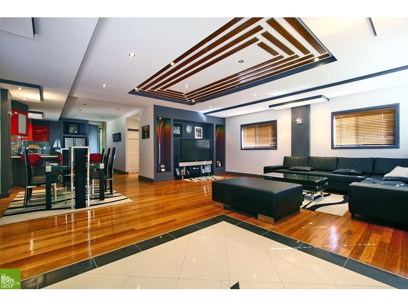 10 Mount Street, Mount Saint Thomas NSW 2500