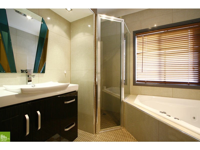 10 Mount Street, Mount Saint Thomas NSW 2500