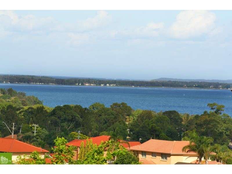 4 Scenic Place, Berkeley NSW 2506