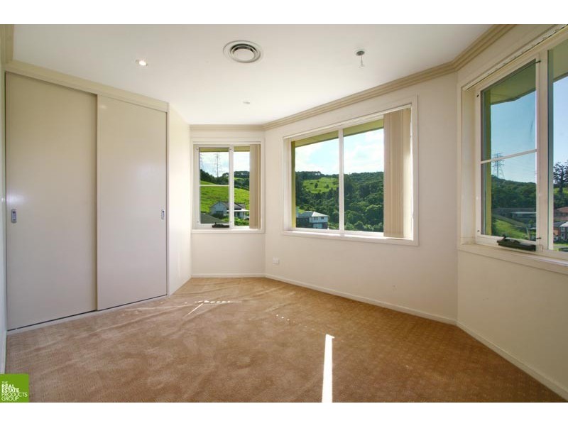 4 Scenic Place, Berkeley NSW 2506