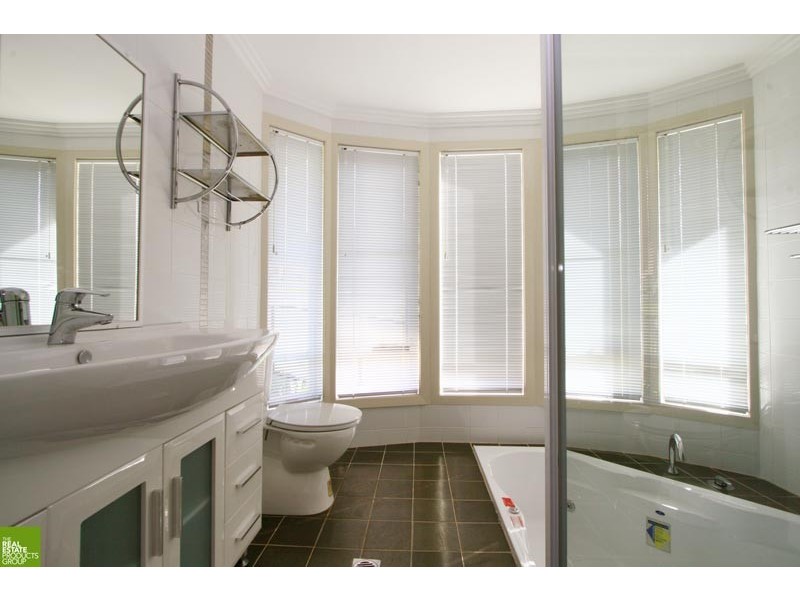 4 Scenic Place, Berkeley NSW 2506