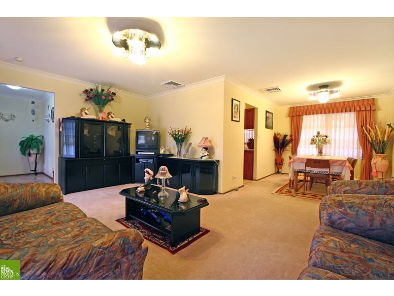 15 Lucas Drive, Horsley NSW 2530