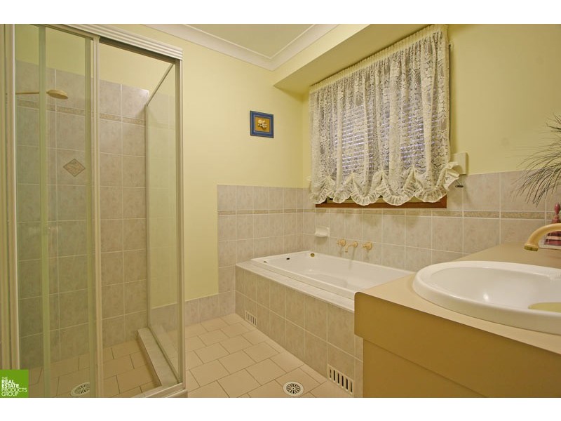 15 Lucas Drive, Horsley NSW 2530