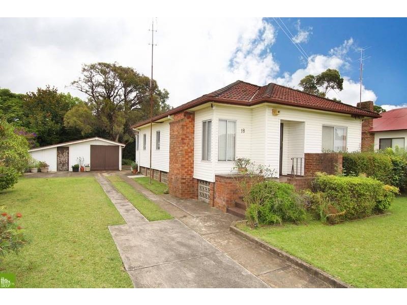 18 Townsend Ave, Fairy Meadow NSW 2519