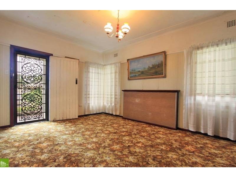 18 Townsend Ave, Fairy Meadow NSW 2519
