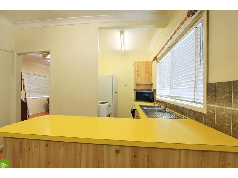 18 Townsend Ave, Fairy Meadow NSW 2519