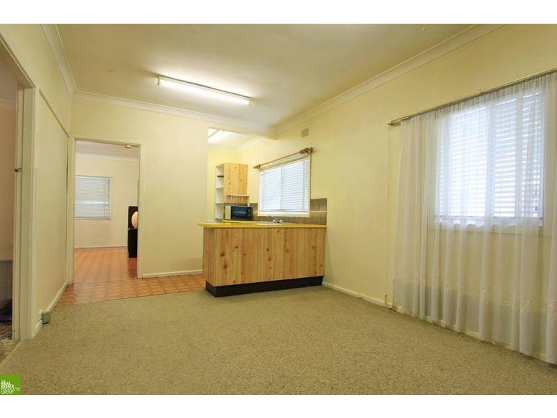 18 Townsend Ave, Fairy Meadow NSW 2519
