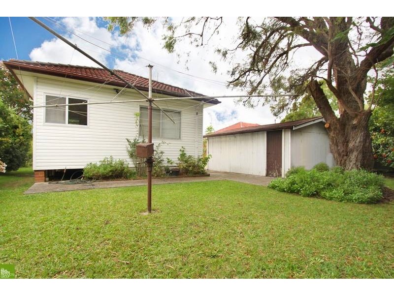 18 Townsend Ave, Fairy Meadow NSW 2519