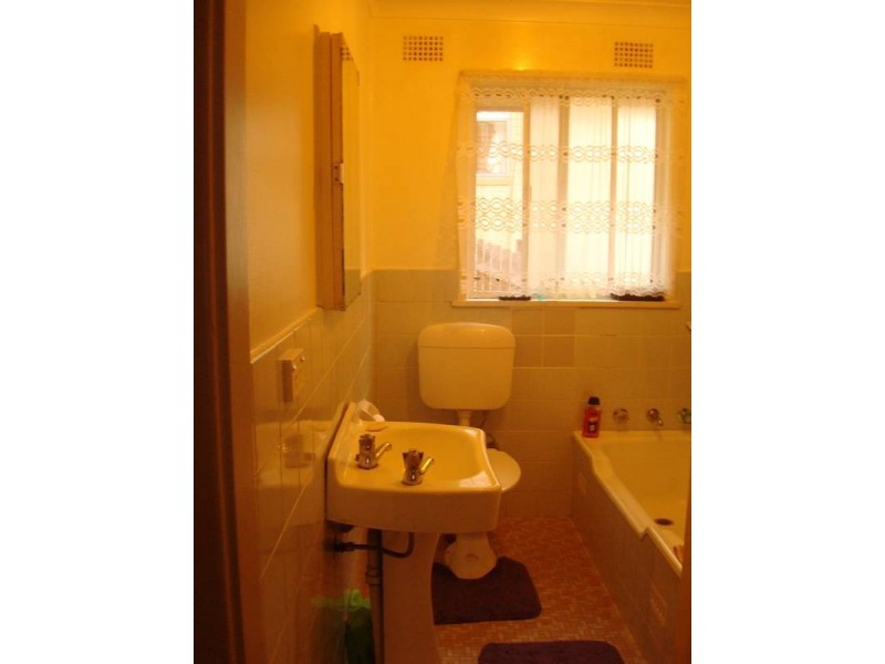 1/58 Robertson Street, Coniston NSW 2500