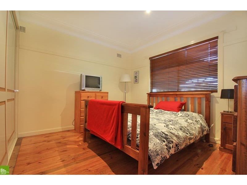 25 Hill Street, Mount Saint Thomas NSW 2500