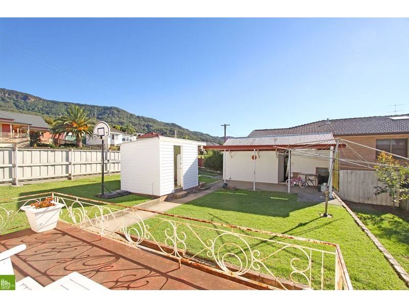 27 The Avenue, Corrimal NSW 2518