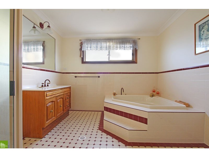 5 Clarence Court, Berkeley NSW 2506