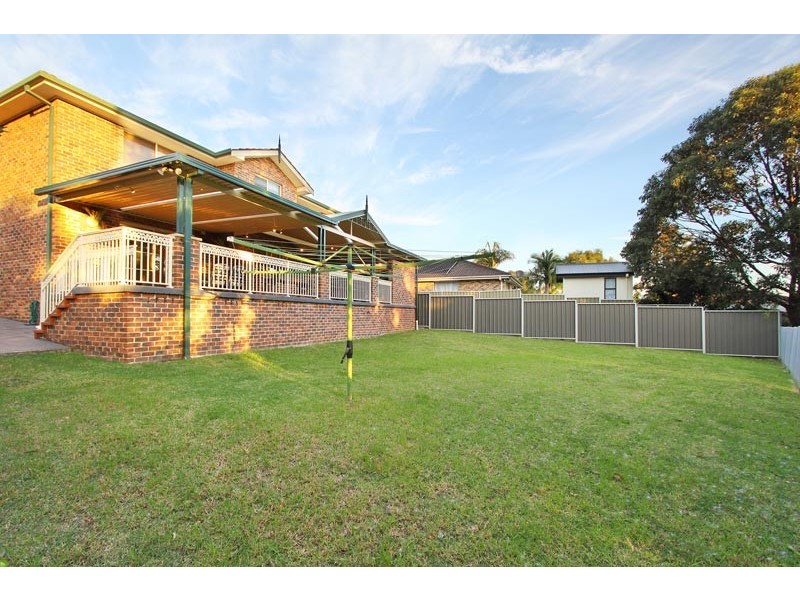5 Clarence Court, Berkeley NSW 2506