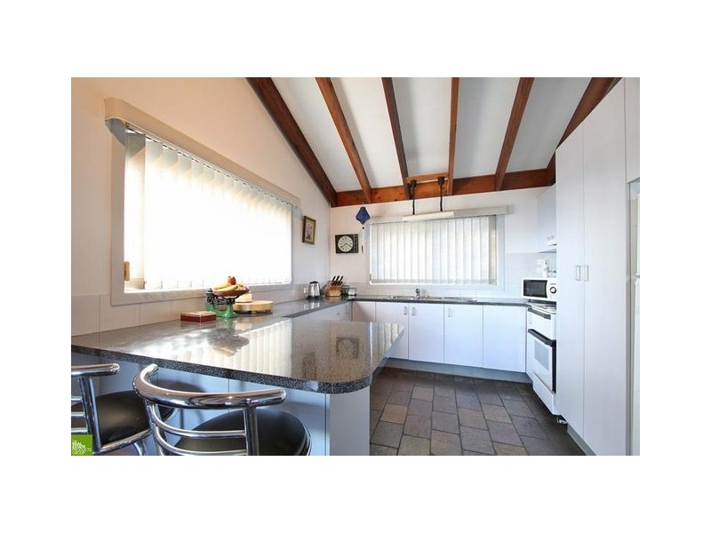 94 Lake Heights Road, Lake Heights NSW 2502