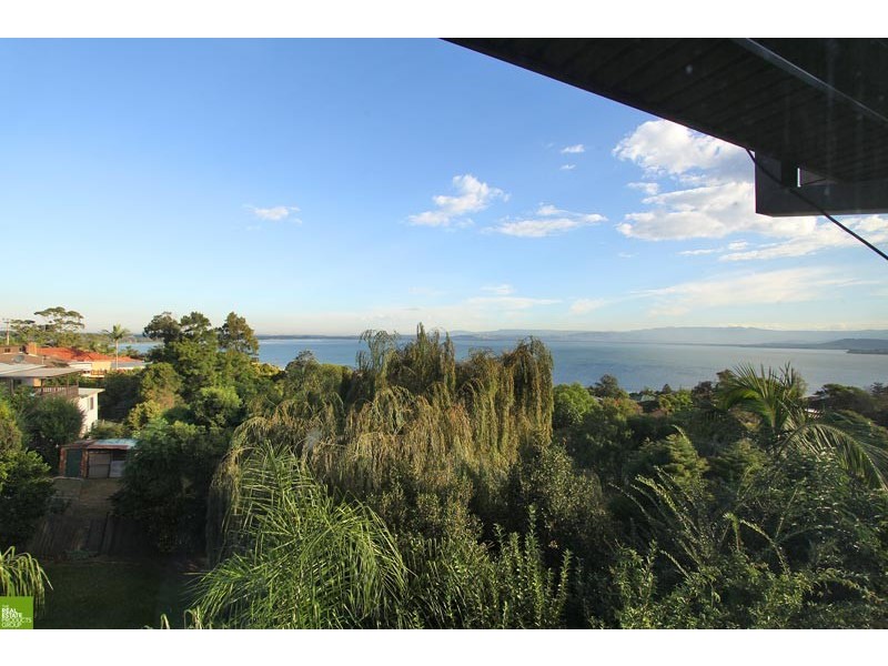 94 Lake Heights Road, Lake Heights NSW 2502