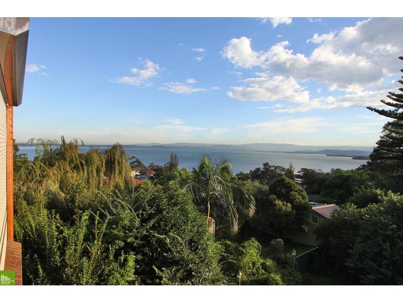 94 Lake Heights Road, Lake Heights NSW 2502