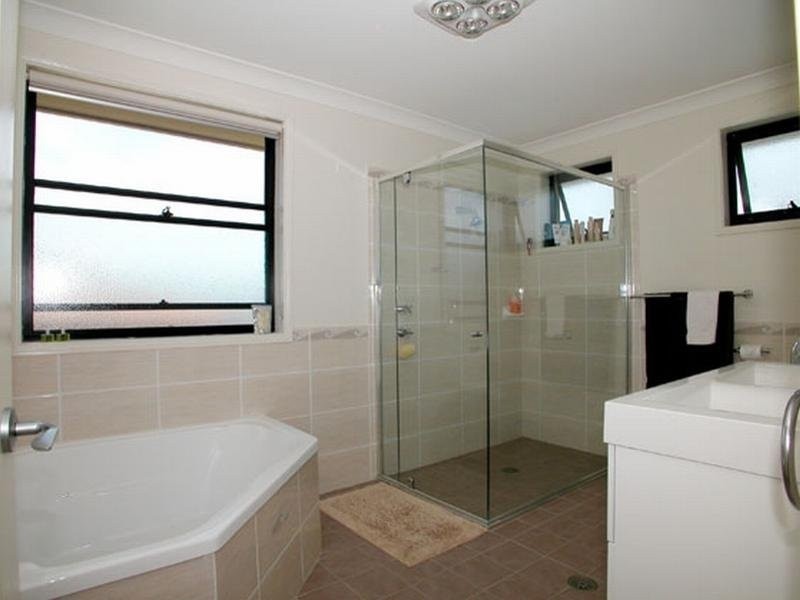 26A Little Lake Crescent, Barrack Heights NSW 2528