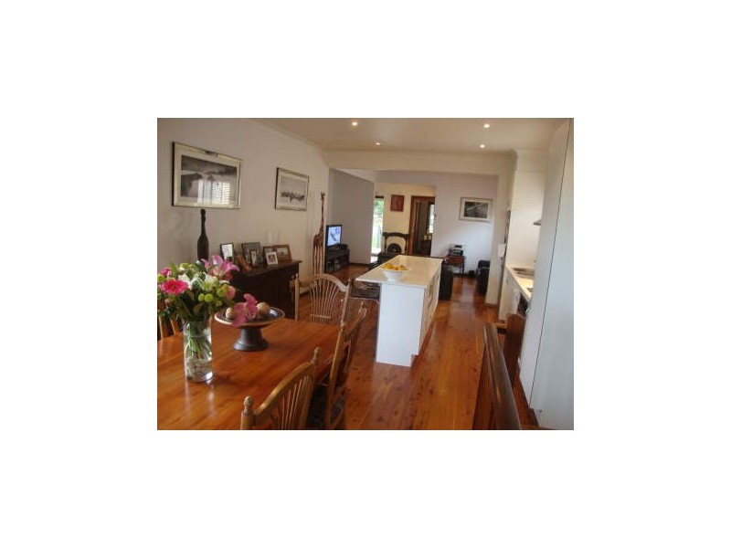 7 Hill Street, Mount Saint Thomas NSW 2500