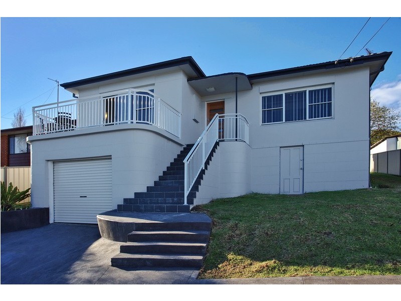 284 Northcliffe Drive, Lake Heights NSW 2502
