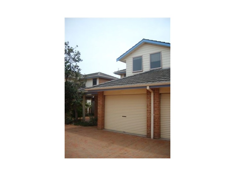 6/12 Lake Parade, Corrimal East NSW 2518