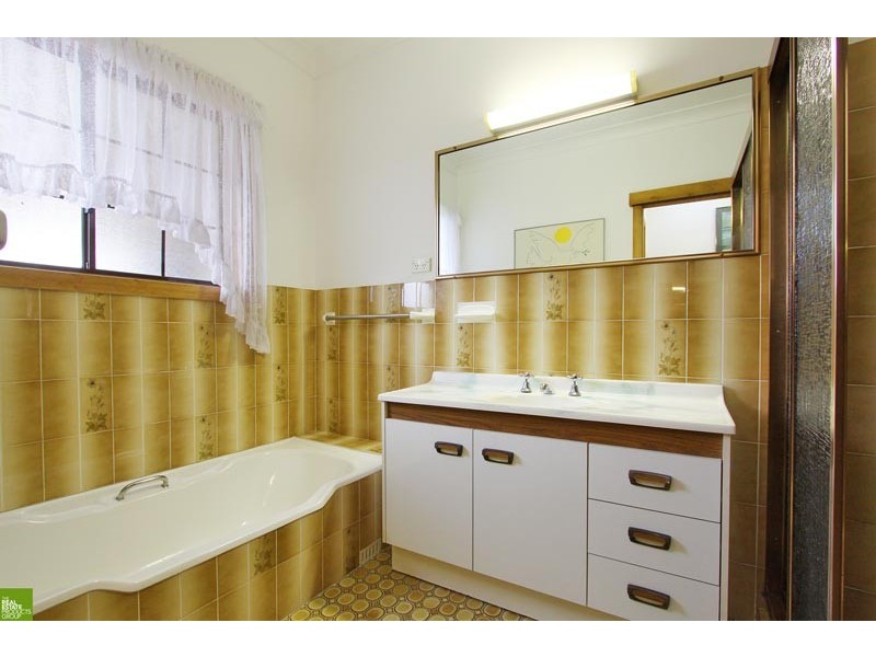 12 Highcrest Ave, Balgownie NSW 2519