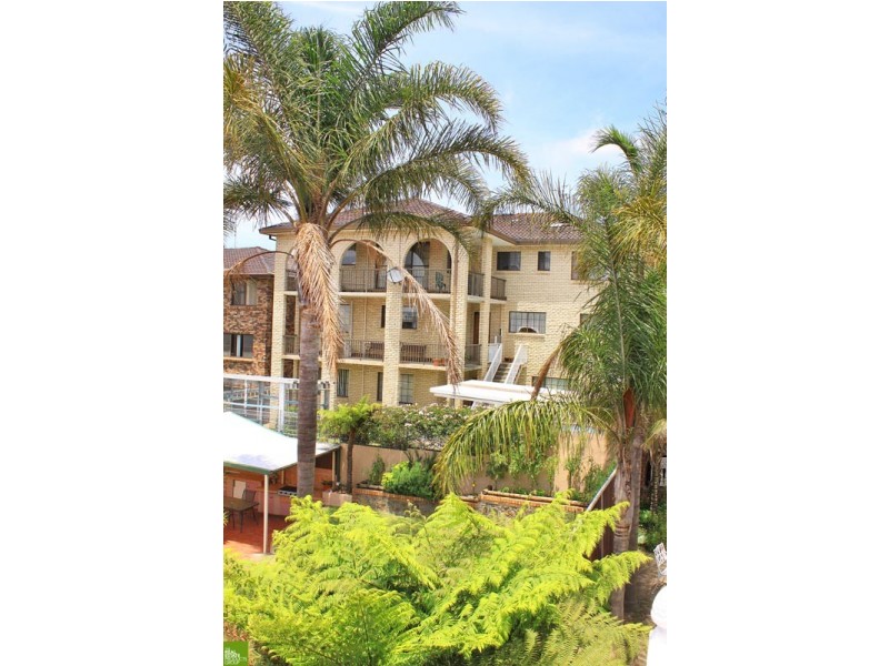 12 Highcrest Ave, Balgownie NSW 2519