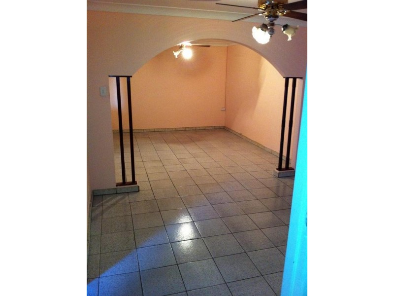 2/86 First Avenue, Warrawong NSW 2502