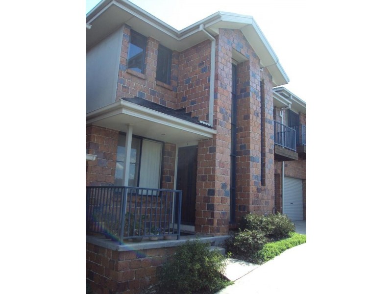 8/17 Robertson Street, Coniston NSW 2500