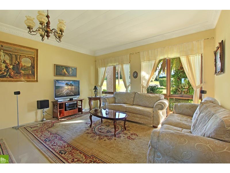 3 Yuill Ave, Corrimal NSW 2518