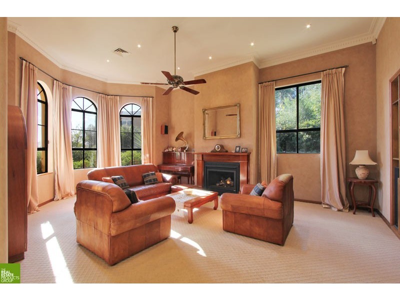 15 Barwon Place, Albion Park NSW 2527