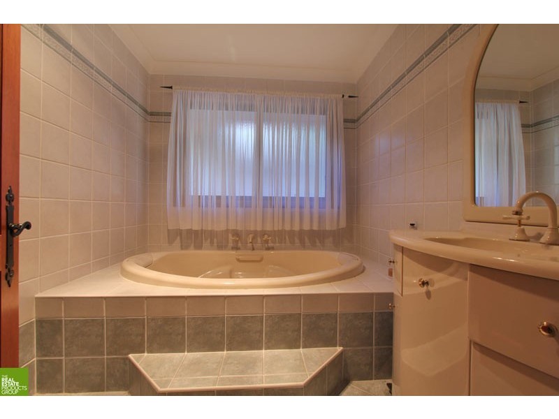 15 Barwon Place, Albion Park NSW 2527