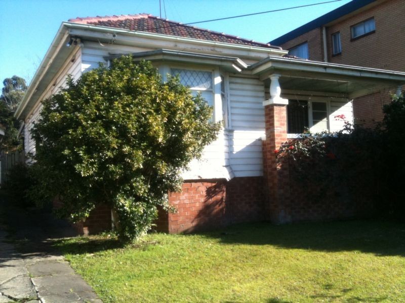 12 Myrtle Street, Coniston NSW 2500