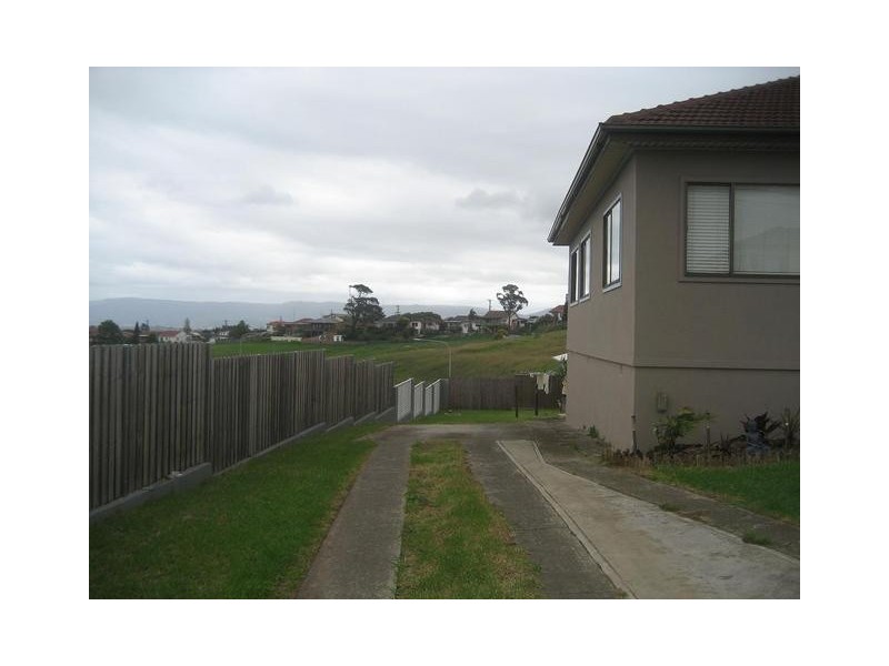 6 Lake Heights Road, Lake Heights NSW 2502