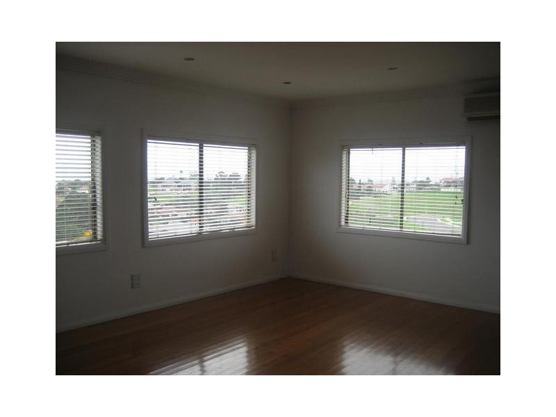 6 Lake Heights Road, Lake Heights NSW 2502