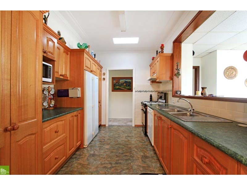 4 Cambridge Ave, Fairy Meadow NSW 2519